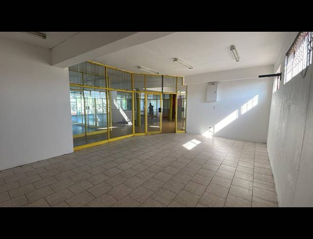 60M² RETAIL TO LET IN STARWOOD
